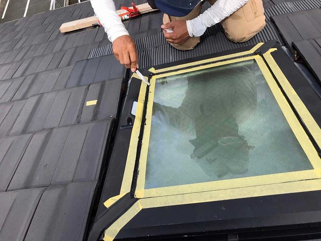 千種区で雨漏りした天窓工事でエプロンの交換、構造上雨漏りしやすい天窓は定期点検を推奨